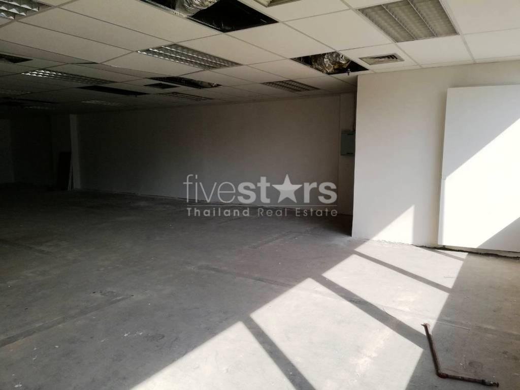 Office space for rent near BTS Ploenchit