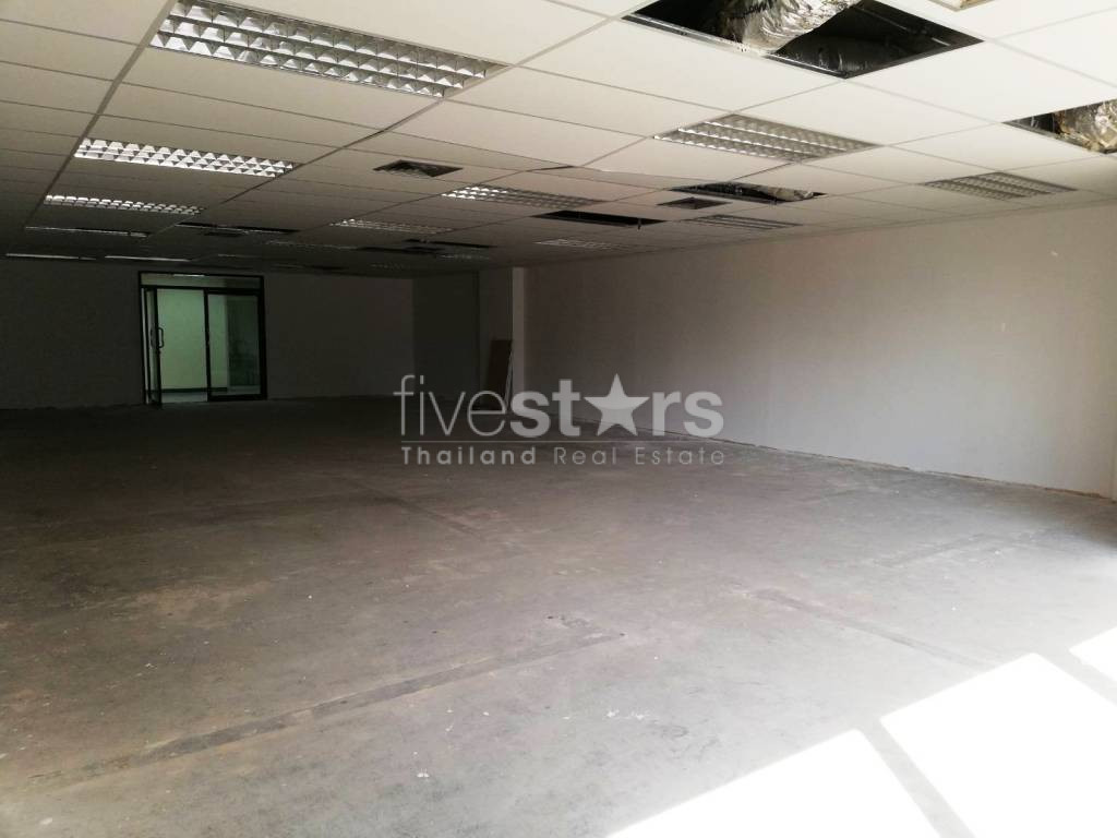 Office space for rent near BTS Ploenchit, photo 2