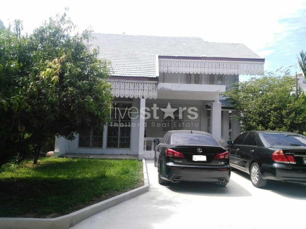 House 2 bedrooms for rent in Ploenchit area