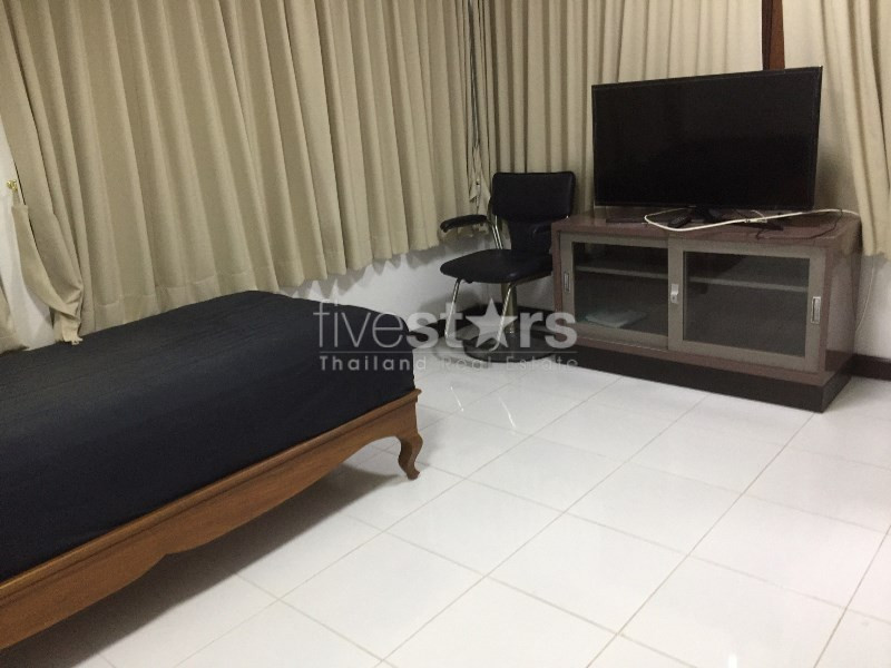 Single house with garden 2 bedrooms for rent near BTS Ploenchit, photo 19