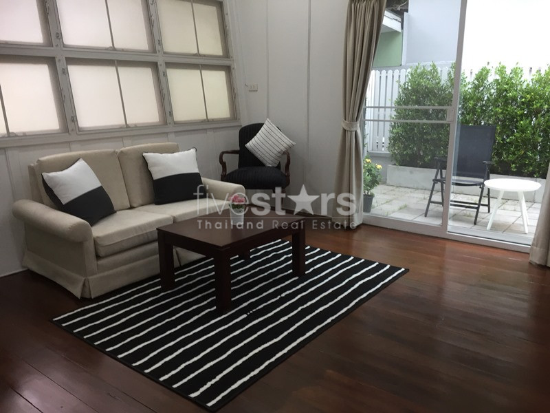Single house with garden 2 bedrooms for rent near BTS Ploenchit, photo 4