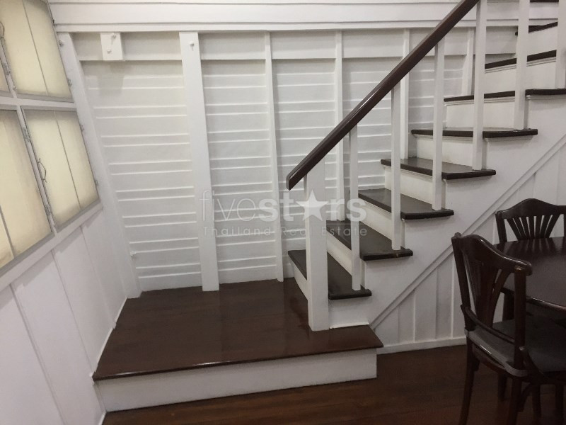 Single house with garden 2 bedrooms for rent near BTS Ploenchit, photo 13