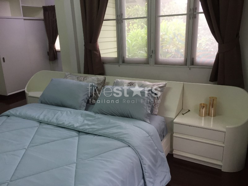 Single house with garden 2 bedrooms for rent near BTS Ploenchit, photo 15