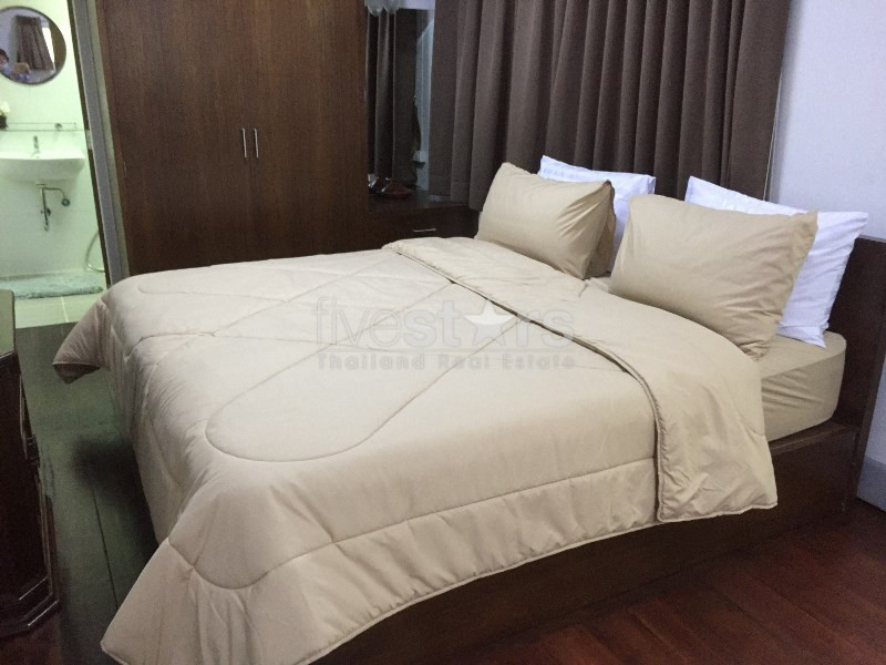 Single house with garden 2 bedrooms for rent near BTS Ploenchit, photo 11