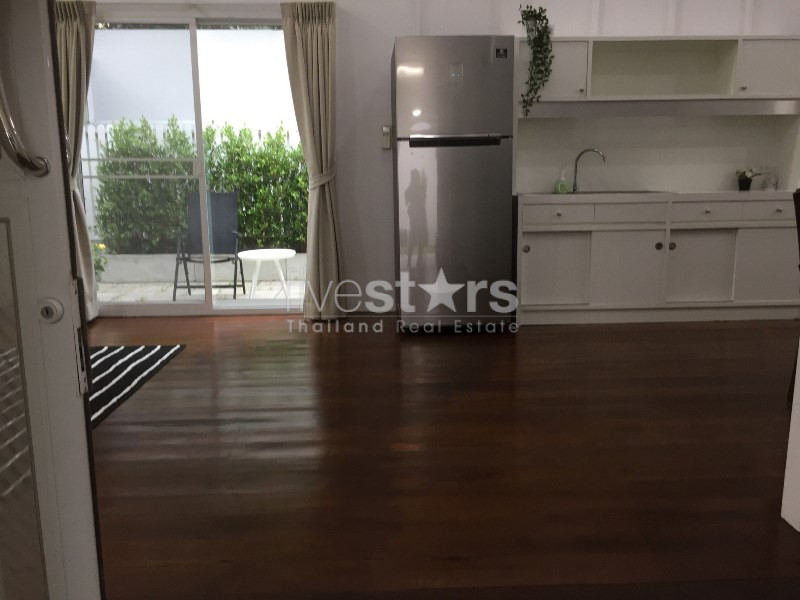 Single house with garden 2 bedrooms for rent near BTS Ploenchit, photo 10