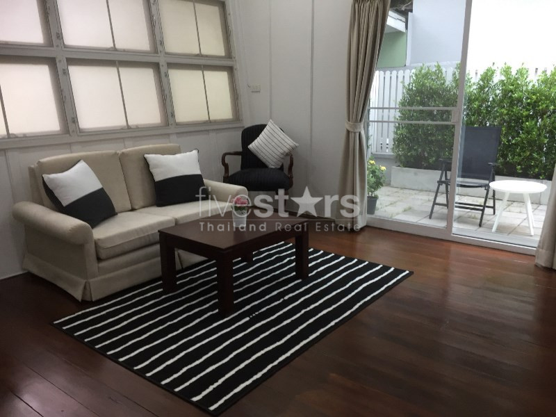 Single house with garden 2 bedrooms for rent near BTS Ploenchit, photo 7