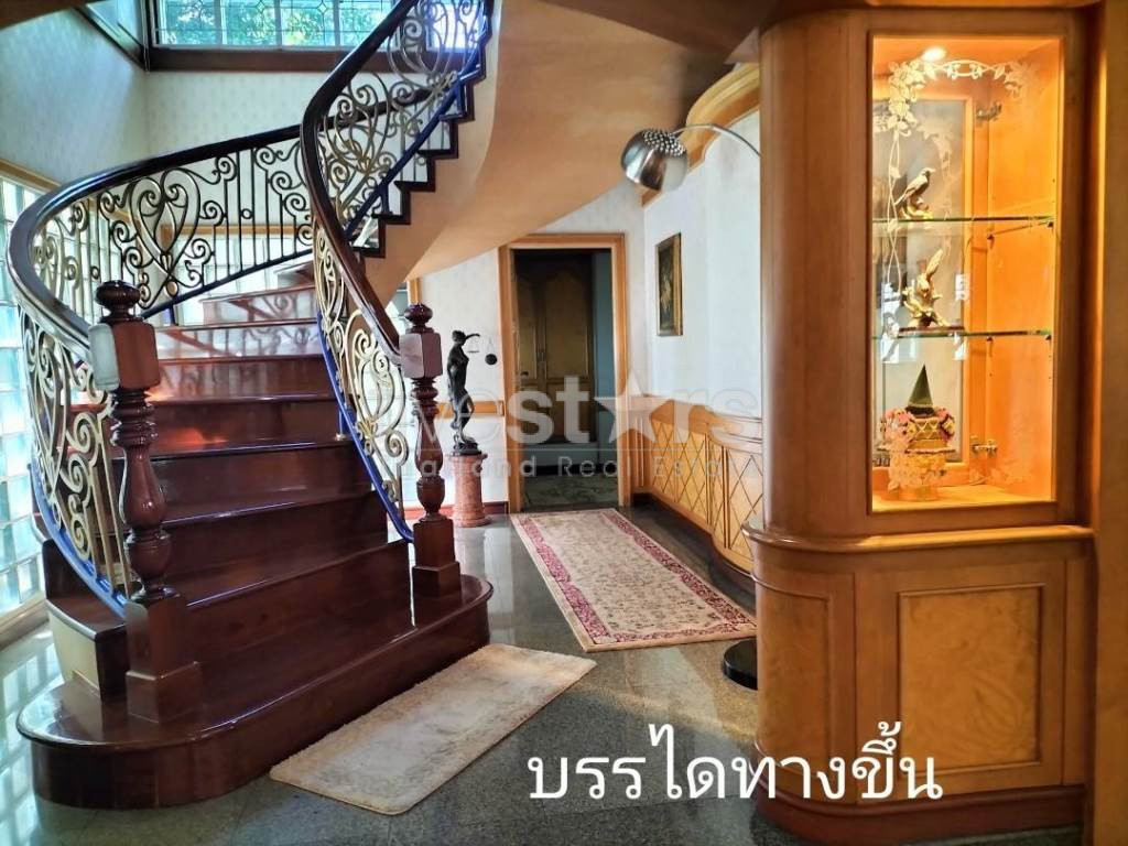 4-bedroom house in compound for sale on Ramkhamhaeng 164, photo 2