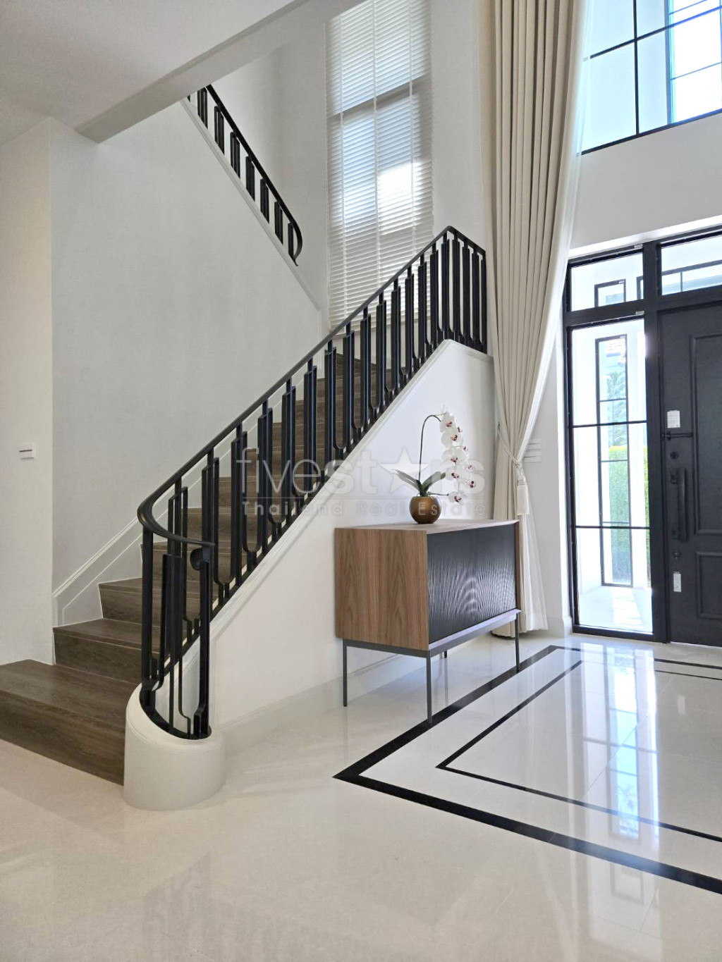 Maison de 4 chambres à Louer à Bangkok - Quartier Saphan Sung, photo 4