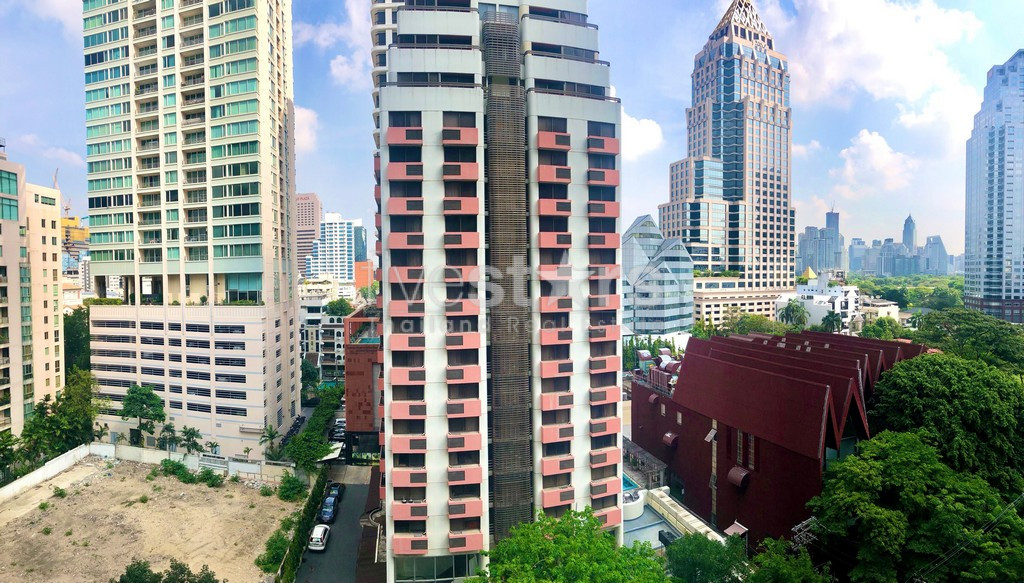 Appartement moderne de deux chambres à vendre proche parc Lumpini