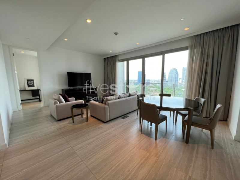 Condo neuf de 3 chambres à louer à proximité de la station BTS Ratchadamri