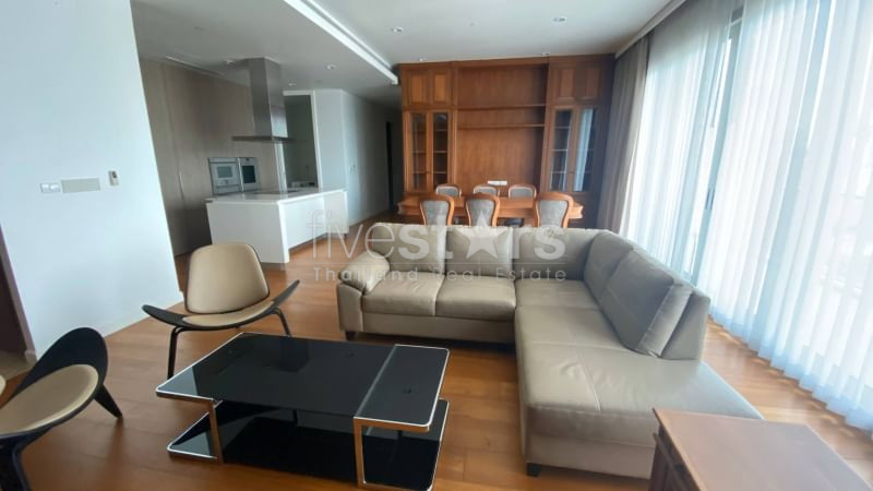 Condo de 3 chambres à louer près de la station BTS Ratchadamri