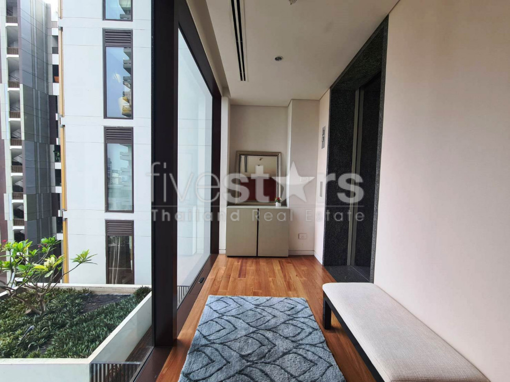 2-bedroom condo for sale close to Ratchadamri BTS station, photo 2