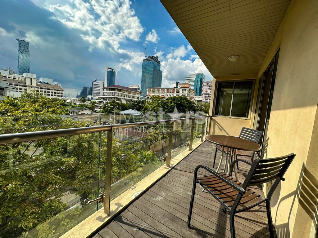 2-bedroom spacious condo for sale close to Lumpini Park
