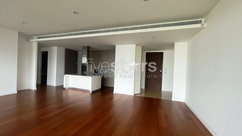Condo de 3 chambres à louer près de la station BTS Ratchadamri