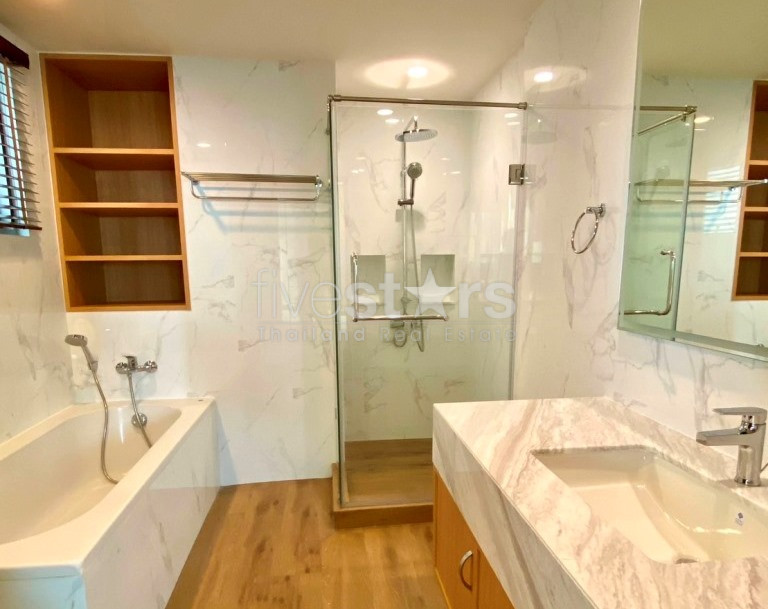Condo spacieux de 2 chambres à louer à proximité de la station Ratchadamri BTS, photo 13