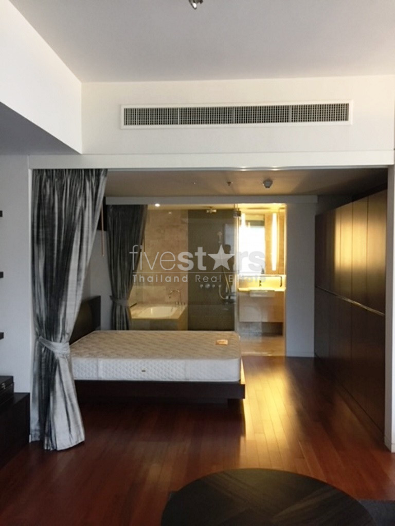 1-bedroom condo for sale close to Ratchadamri BTS station, photo 4