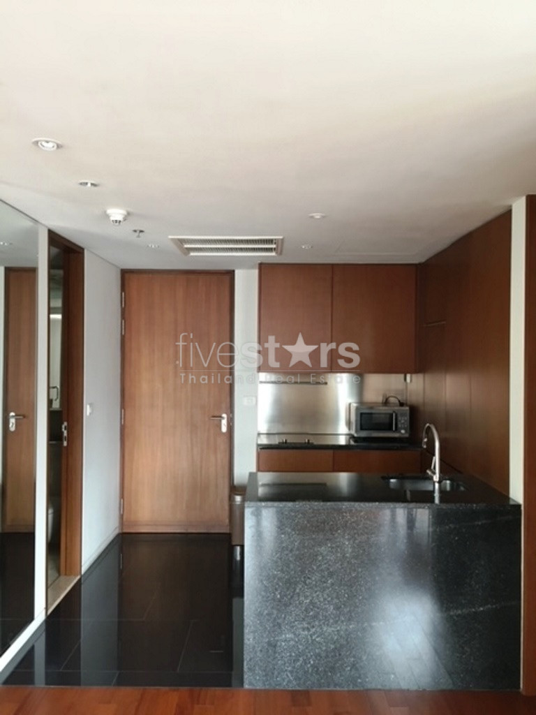1-bedroom condo for sale close to Ratchadamri BTS station, photo 8