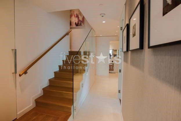 Penthouse en duplex de 2 chambres à louer près de la station de BTS Ratchadamri, photo 13