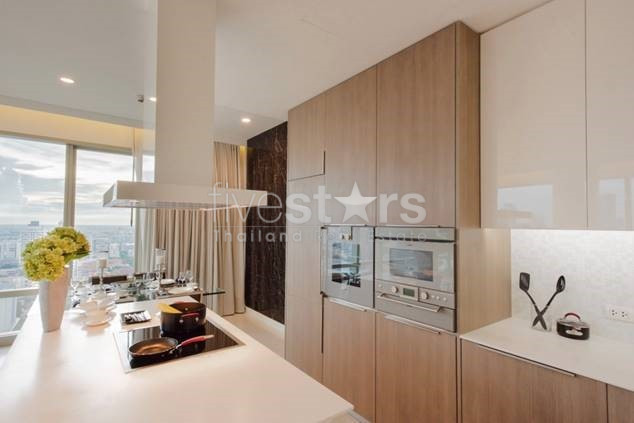 Penthouse en duplex de 2 chambres à louer près de la station de BTS Ratchadamri, photo 15