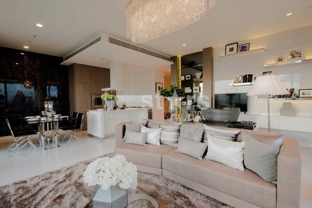 Penthouse en duplex de 2 chambres à louer près de la station de BTS Ratchadamri, photo 3
