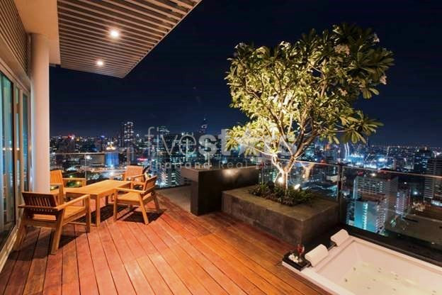 Penthouse en duplex de 2 chambres à louer près de la station de BTS Ratchadamri, photo 17