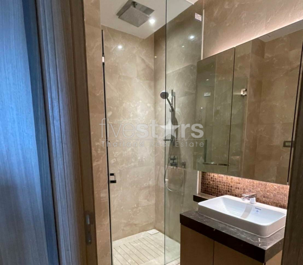 1 bedroom condo for sale close to Ratchadamri BTS station, photo 6