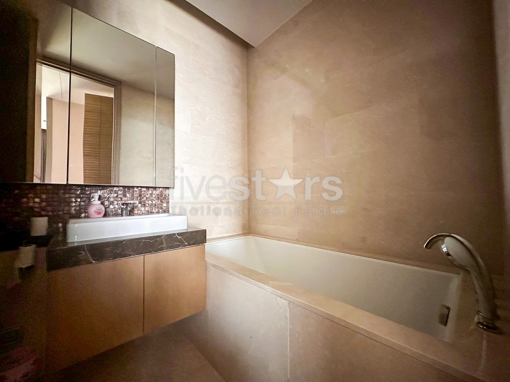 2-bedroom high-end condo for sale close to BTS Ratchadamri, photo 16