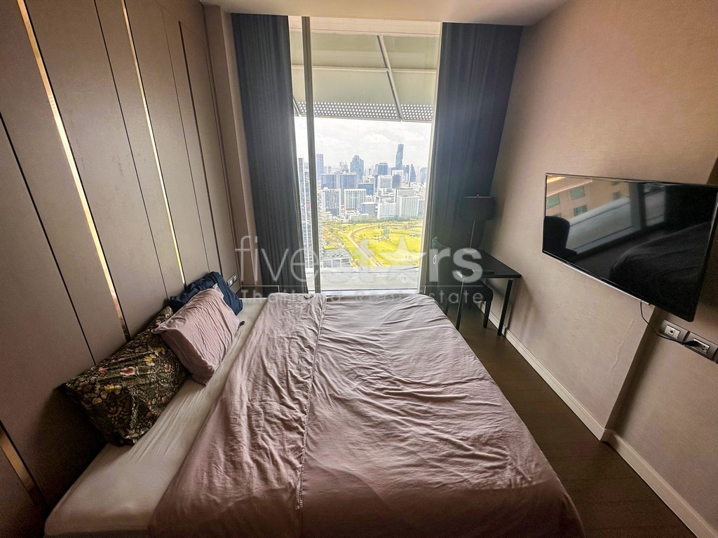 2-bedroom high-end condo for sale close to BTS Ratchadamri, photo 12