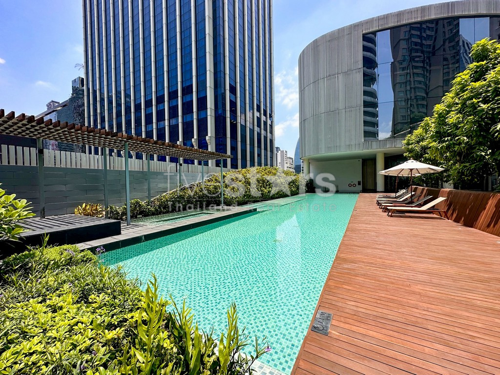 2-bedroom high-end condo for sale close to BTS Ratchadamri, photo 18
