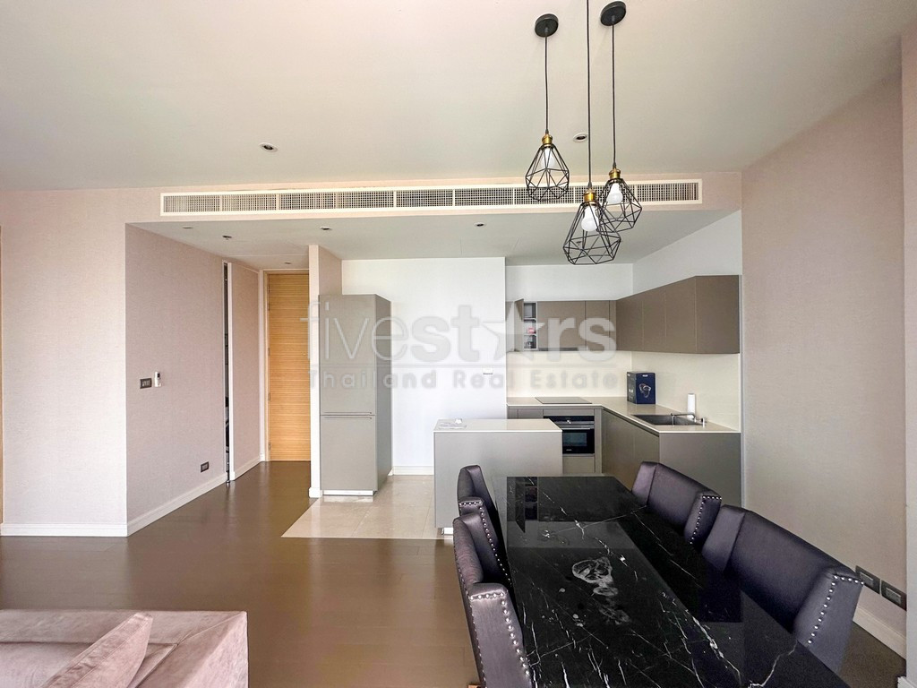2-bedroom high-end condo for sale close to BTS Ratchadamri, photo 5