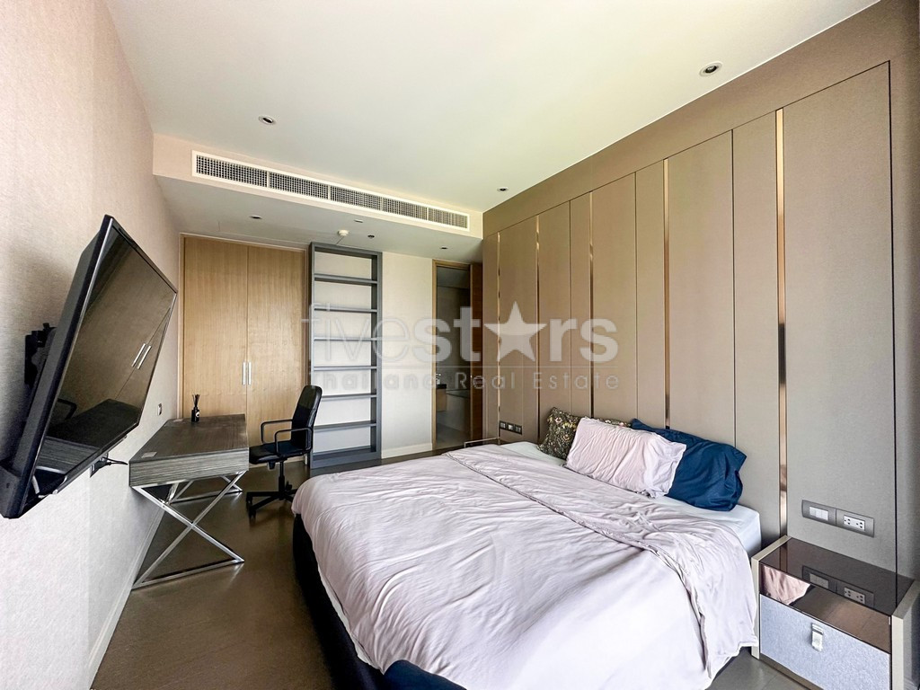 2-bedroom high-end condo for sale close to BTS Ratchadamri, photo 14