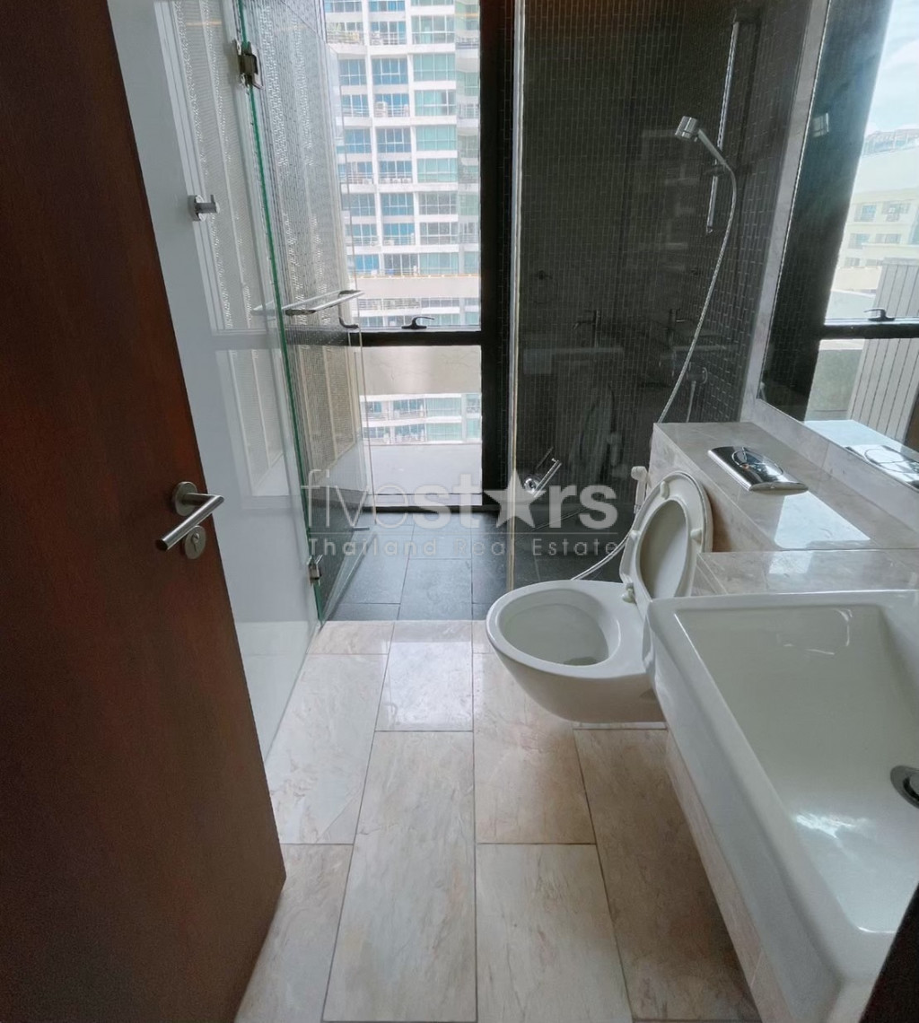 Condo spacieux de 2 chambres à louer près du BTS Ratchadamri, photo 12