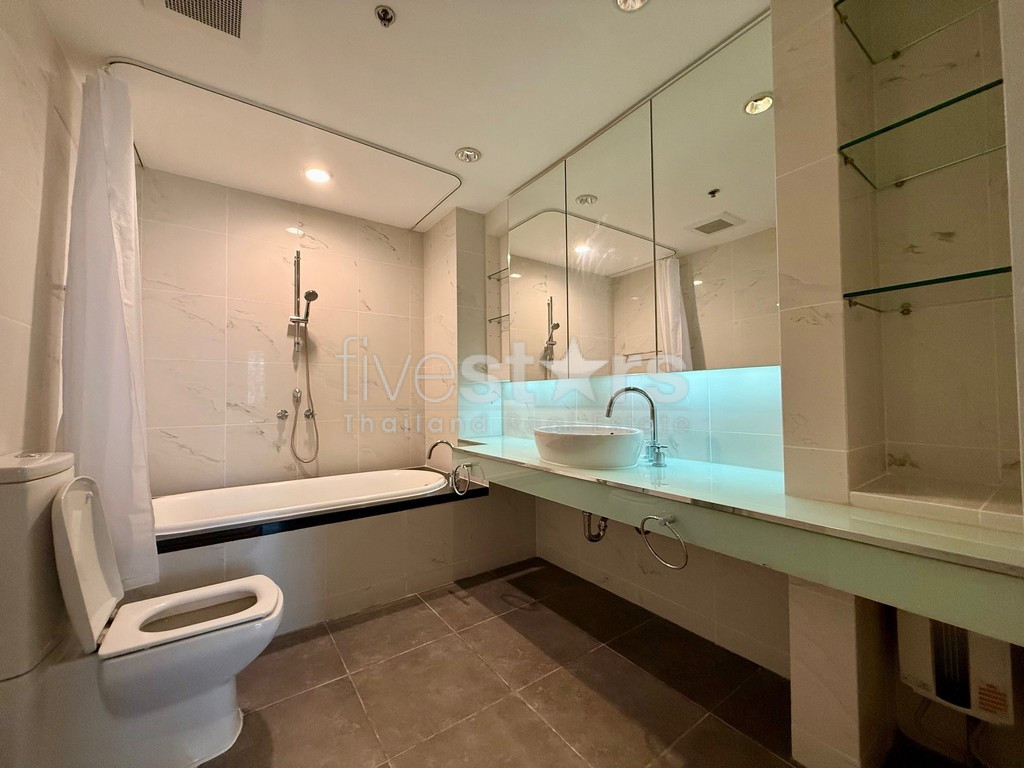 2-bedroom spacious condo for sale close to BTS Saladaeng, photo 13