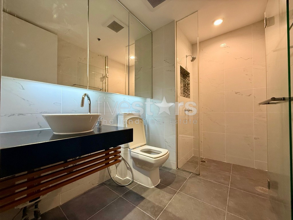 2-bedroom spacious condo for sale close to BTS Saladaeng, photo 18