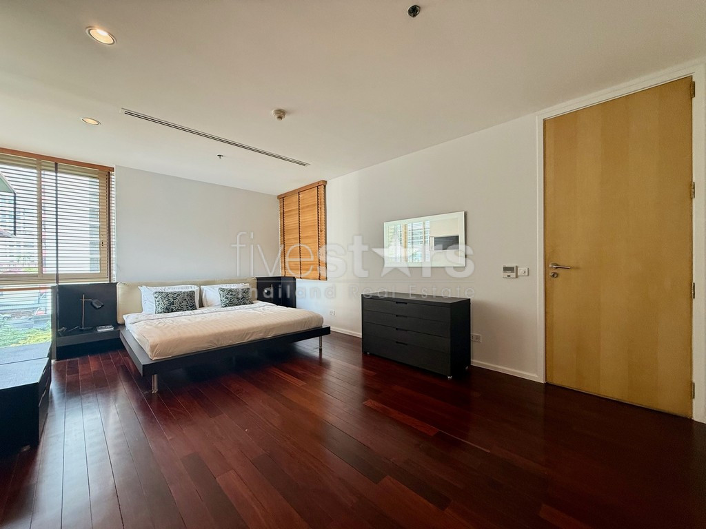 2-bedroom spacious condo for sale close to BTS Saladaeng, photo 11