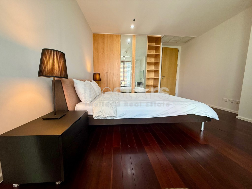 2-bedroom spacious condo for sale close to BTS Saladaeng, photo 15