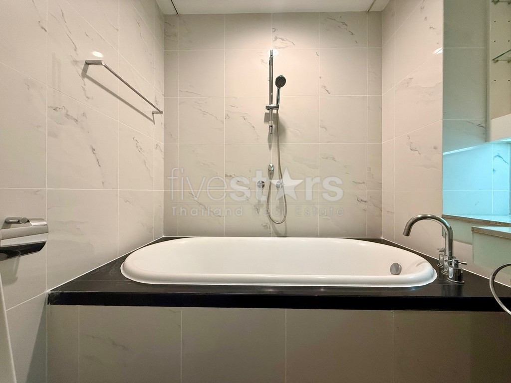 2-bedroom spacious condo for sale close to BTS Saladaeng, photo 14
