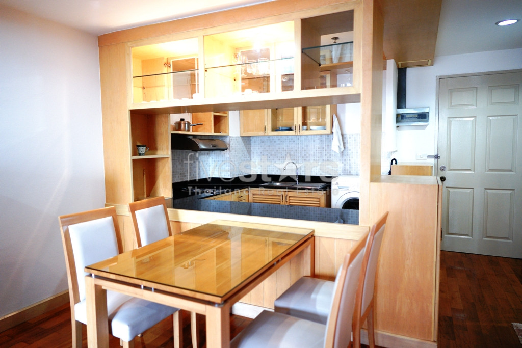 Large 1 bedroom condo for rent in Ratchadamri, photo 2