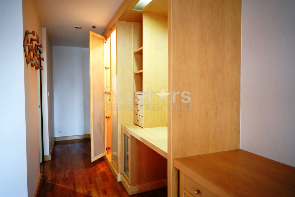 Large 1 bedroom condo for rent in Ratchadamri, photo 6