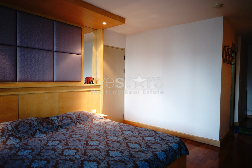 Large 1 bedroom condo for rent in Ratchadamri, photo 5
