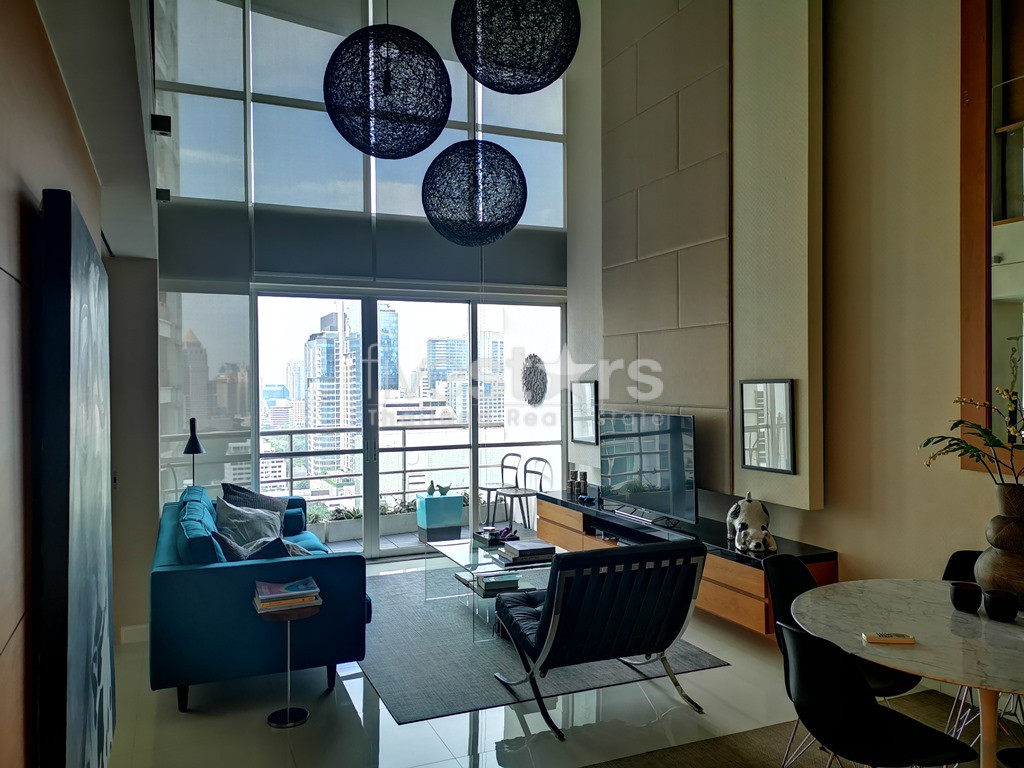 2 bedroom duplex condo for sale close to Ratchadamri BTS station, photo 3
