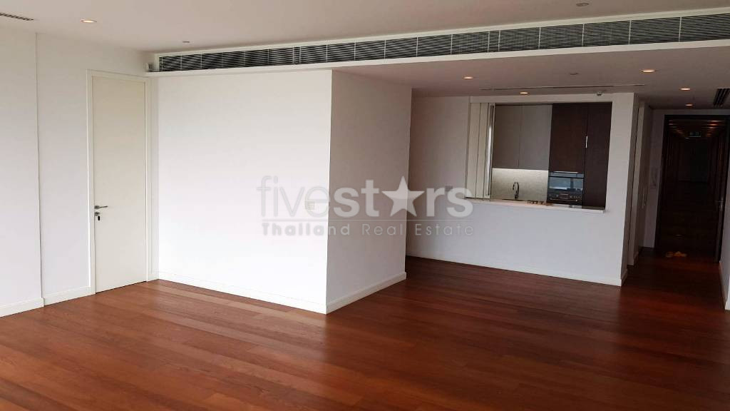 2 bedrooms condo for rent near BTS Ratchadamri