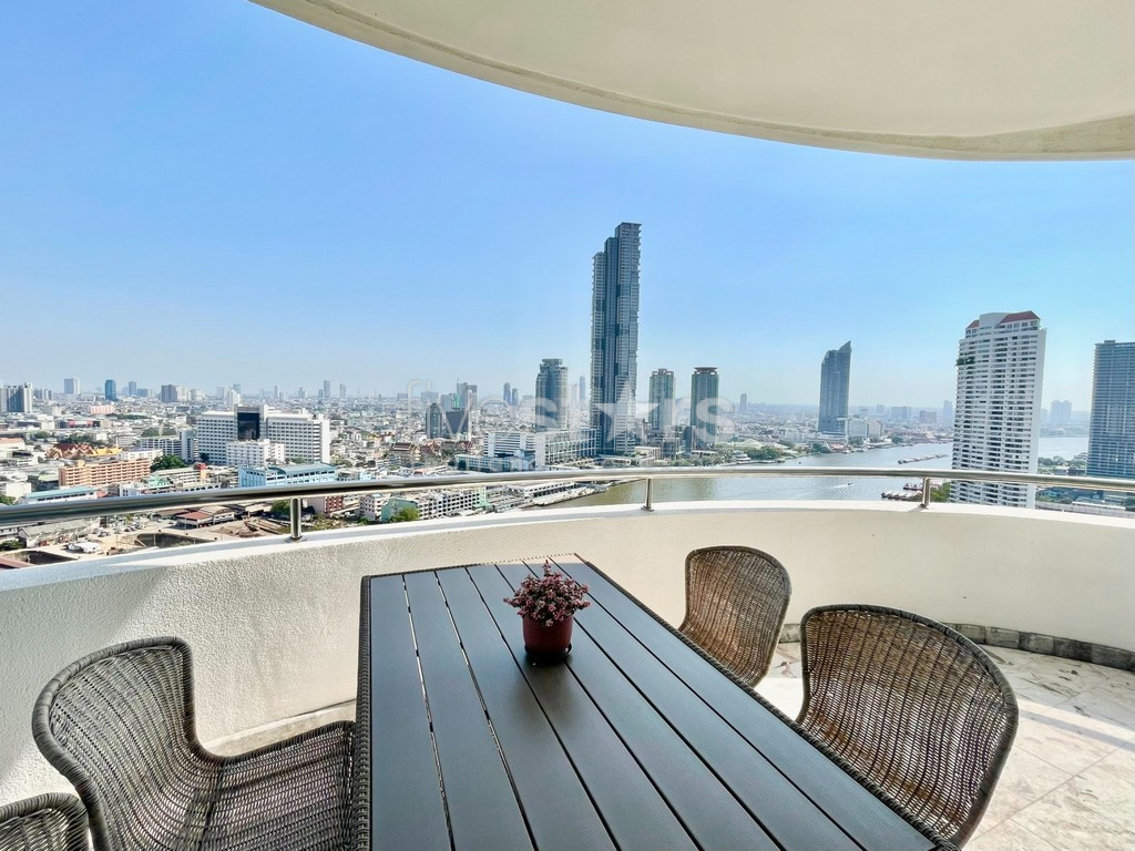 Appartement 3 chambres bord de fleuve à vendre à Bangkok