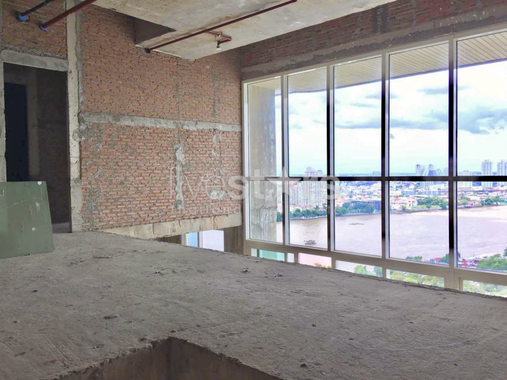 Penthouse avec 4 chambres à vendre à Riverside-Thonburi  (Bare Shell).