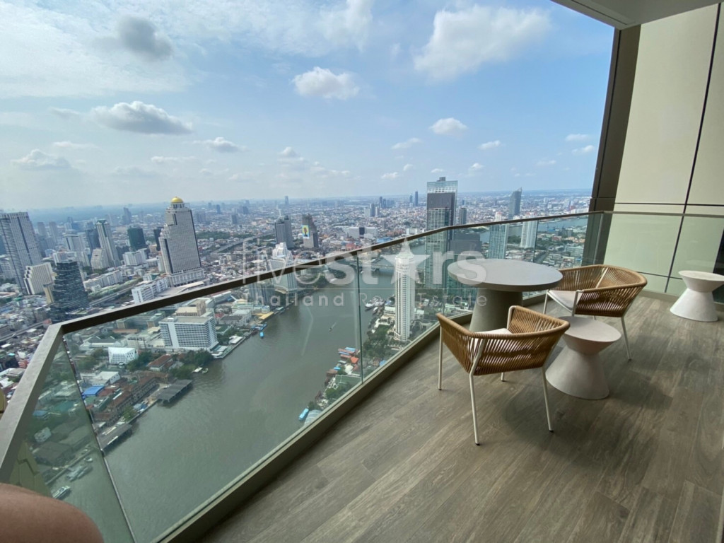 Condo de 3 chambres en étage élevé à louer au bord de la rivière Bangkok