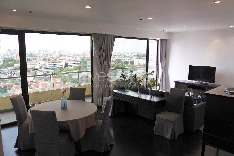 3 bedrooms condominium for rent on Chao Praya riverside