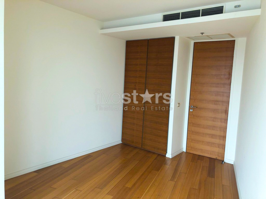 3-bedroom condo with breathtaking river views close to BTS Saphan Taksin, photo 15