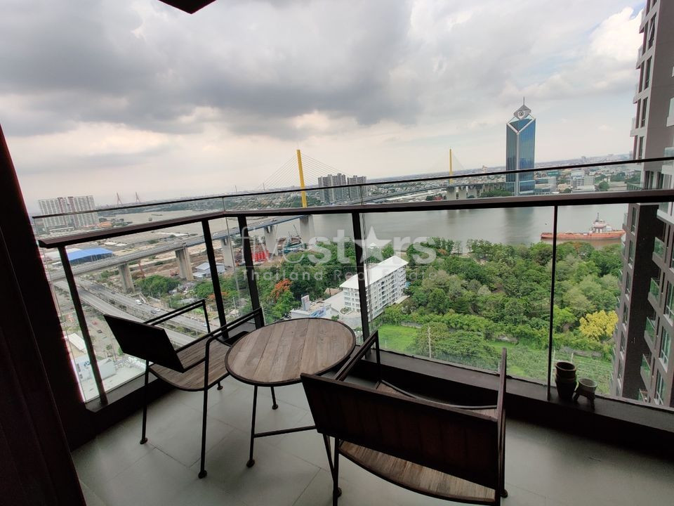 Luxury 2 bedrooms condominium for sale on riverside