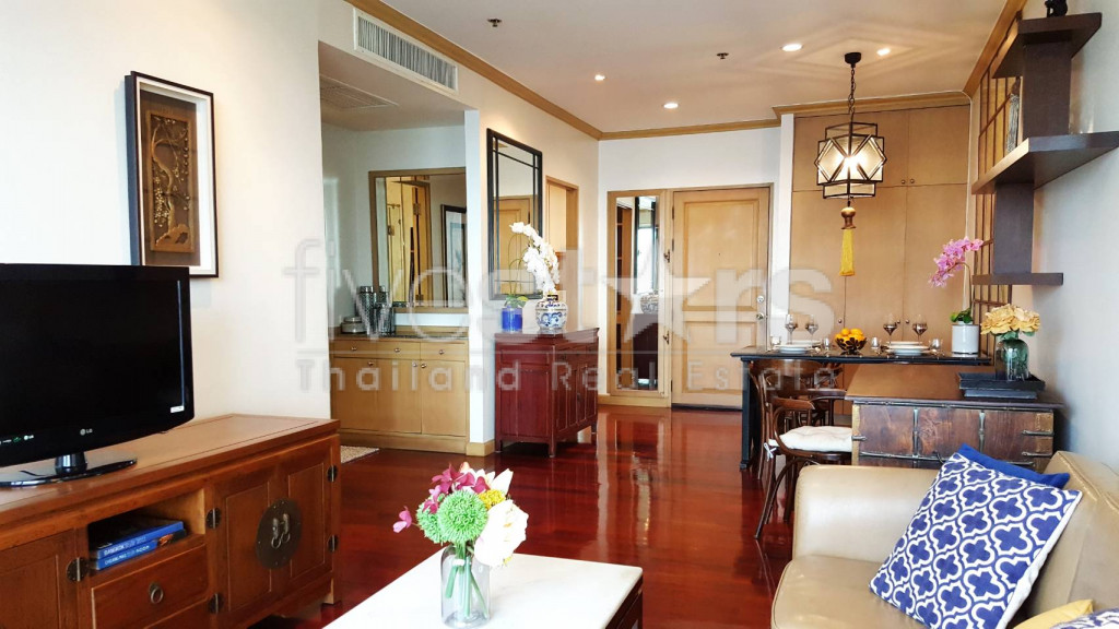 1 bedroom high floor river view close to Saphan Taksin BTS station