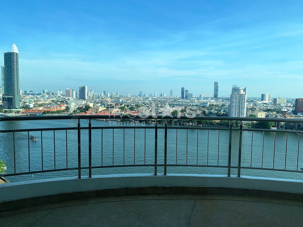 Condo de 3 chambres à vendre avec vue sur la rivière Chao Phraya